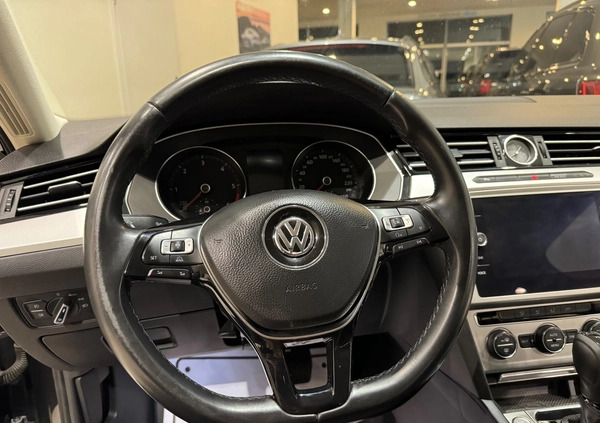 Volkswagen Passat cena 67800 przebieg: 240000, rok produkcji 2018 z Wołomin małe 704